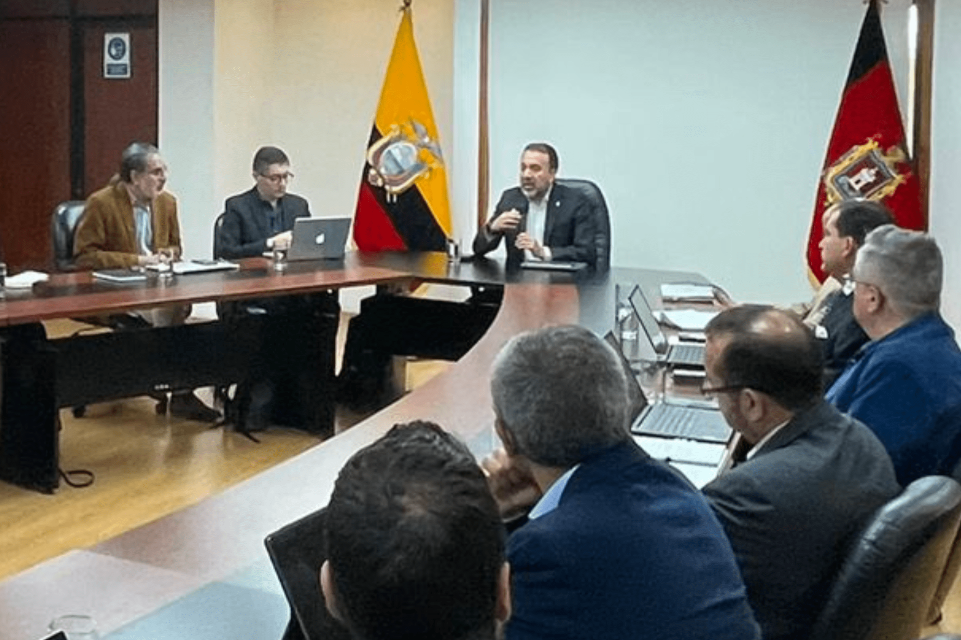 Pabel Muñoz y autoridades del Metro de Quito se reúnen para analizar la ...