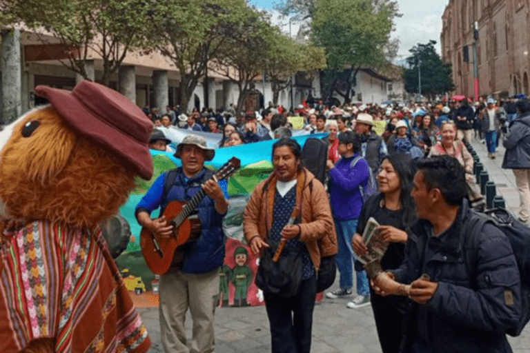 Cientos de personas marcharon en Cuenca en contra de la minería